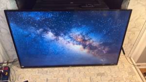 lot 52332 image: TCL 55-inch LED TV with HDMI