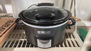 lot 52364 image: Crock-Pot Slow Cooker with Keep Warm Setting and Timer