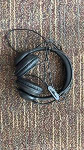 lot 52370 image: Targus Black Over-Ear Wired Headphones with Microphone and Control Buttons