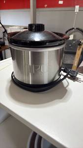 lot 52405 image: TRU 4.8L GT Mini Cooker