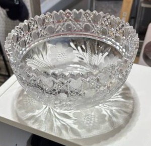 lot 52408 image: Clear Glass Bowl Decorative Etched Pattern