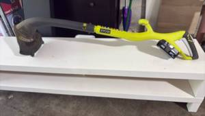 lot 52416 image: RYOBI Cordless String TrimmerEdger