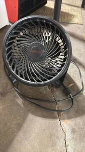 lot 52423 image: Honeywell Personal Circulation Fan Black