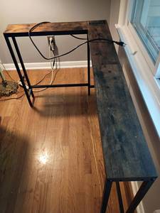 lot 52437 image: Desk with Power Strip and Charging Cable