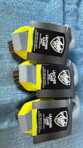 lot 2008 image: Auto Drive Leather Care Brush 3-Pack MPX-703457