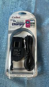 lot 2040 image: Cellet Mini USB Retractable TravelHome Charger TCMOTV3R