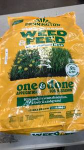 lot 2062 image: Pennington Full Season Weed & Feed with Crabgrass Control 43.2 LB