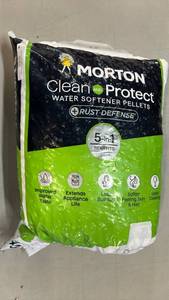 lot 2095 image: Morton Clean and Protect Water Softener Pellets 40 lb Rust Defense
