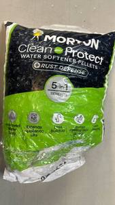 lot 2096 image: Morton Clean and Protect Water Softener Pellets 40 lb