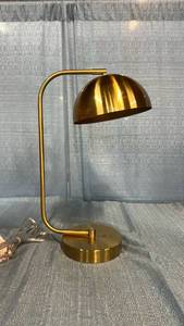 lot 2140 image: Arcadia Collection AF48533 Table Lamp 120V 60Hz