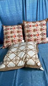 lot 3009 image: Target 18x18 Decorative Pillows 3-Piece Lot Lattice Floral