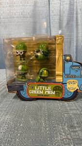 lot 3103 image: Awesome Little Green Men Green Army Series 2 Collect & Play Battle Game 4-Pack