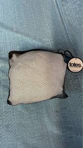 lot 3118 image: totes Unisex Rain Poncho  lightweight  reusable  and packable on the go rain protection Clear One Size