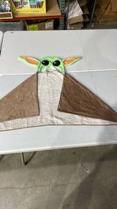 lot 3126 image: Star Wars The Mandalorian The Child Kids Hooded Towel