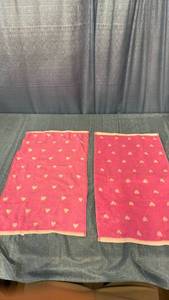 lot 3127 image: 2 Pack Heart Print Towels