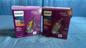 lot 8097 image: Philips Dimmable LED 40W Equivalent 4.5W Bent Tip Candle Medium Base 3 Pack Lot