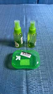 lot 8111 image: up & up 3 ounce Travel Size Spray Bottle TSA-Approved 2 Pack with Soap Dish