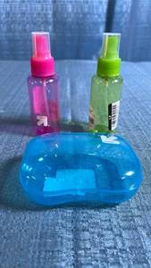 lot 8115 image: up & up Soap Dish Travel Size with 3 oz Spray Bottles Lot