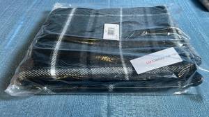lot 8201 image: Liz Claiborne Women��s Shawl Wrap Grey One Size 11606-1