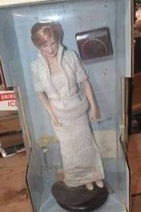 lot 3536 image: IOB 16 Tall Princess Diana Franklin Mint Porcelain Doll