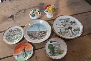 lot 3547 image: Vintage Dcor Plates and More