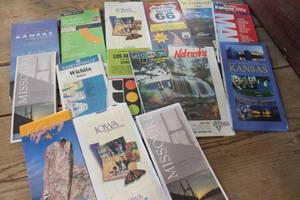 lot 3560 image: Lot of Vintage Road Maps