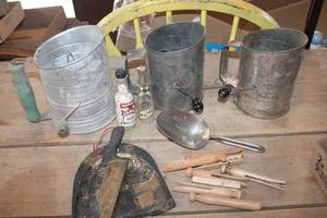 lot 3563 image: Vintage Sifters and More