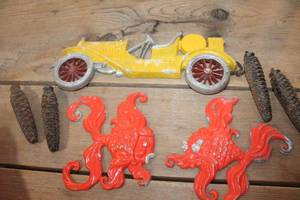 lot 3568 image: Vintage Metal Wall Dcor and More