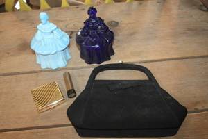 lot 3569 image: Vintage Glass Trinket Boxes & More