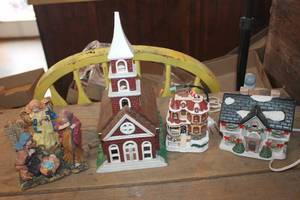 lot 3583 image: Vintage Christmas Church and More