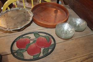 lot 3585 image: Vintage Glass Berry Bowls, Metal Trivet and More