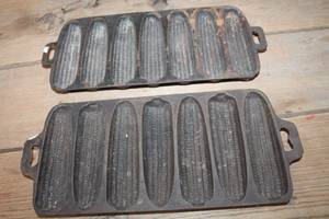 lot 3586 image: Vintage Cast Iron Corn Bread Pans