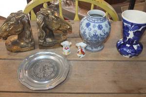 lot 3591 image: Vintage Horse Head Book Ends and More