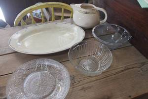 lot 3613 image: Vtg. Large Platter some chips & More