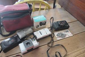 lot 3618 image: Lot of Misc. Cameras untested & Bag