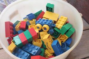 lot 3631 image: Container of Building Blocks