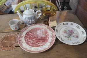 lot 3645 image: Vintage Princess House Candy and More