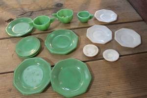 lot 3654 image: Vintage Akro Agate Childs Dishes wsome chips