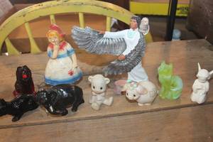 lot 3656 image: Vintage Glass Figurines & More