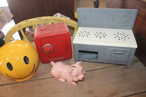lot 3659 image: Vintage Childrens Banks and More