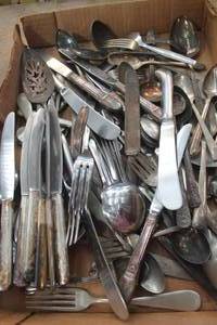 lot 3664 image: Flat of Vintage Silverware