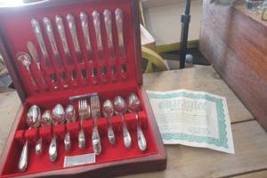 lot 3667 image: Vintage Silverware in Wood Storage Box