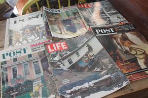 lot 3672 image: Antique Life and Post Magazines