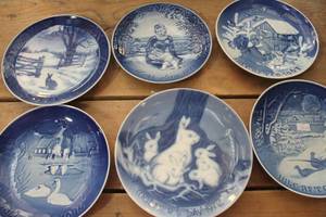 lot 3676 image: Vintage Made in Denmark Dcor Plates