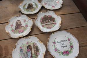 lot 3677 image: Vintage Religious Dcor Plates
