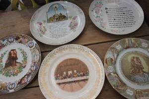 lot 3679 image: Vintage Religious Dcor Plates