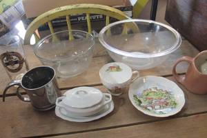 lot 3684 image: Pyrex Mixing Bowl and More