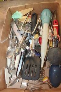 lot 3686 image: Flat of Misc Kitchen Utensils