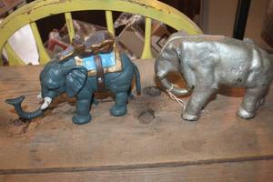 lot 3695 image: Vintage Cast Iron Elephants