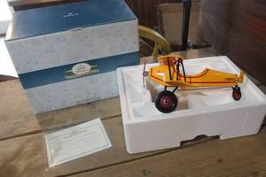lot 3717 image: IOB Hallmark Kiddie Car